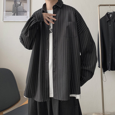 Cămașă lată cu dungi cu buzunar