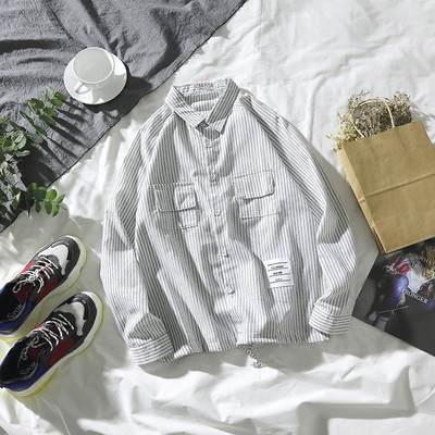 Ανδρικό ριγέ πουκάμισο με επιγραφή και μακριά μανίκια