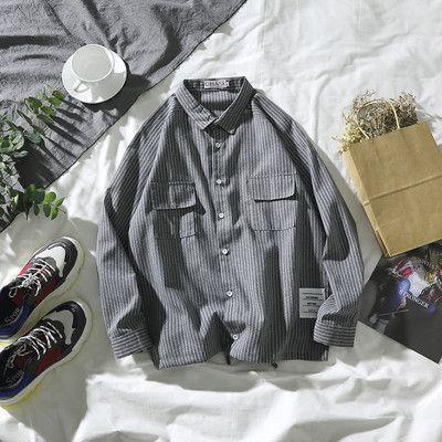 Ανδρικό ριγέ πουκάμισο με επιγραφή και μακριά μανίκια