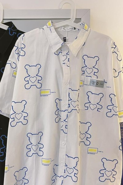 Vīriešu krekls ar klasisku apkakli un īsām piedurknēm