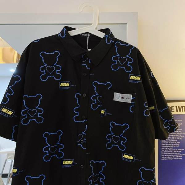 Vīriešu krekls ar klasisku apkakli un īsām piedurknēm