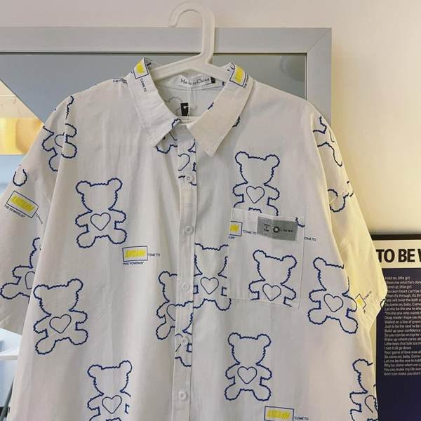 Vīriešu krekls ar klasisku apkakli un īsām piedurknēm