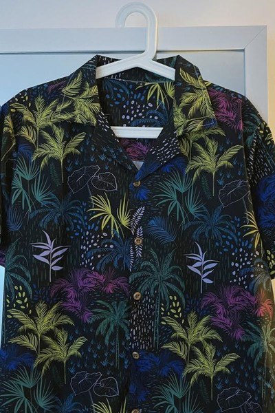 Cămașă pentru bărbați cu model floral și guler clasic