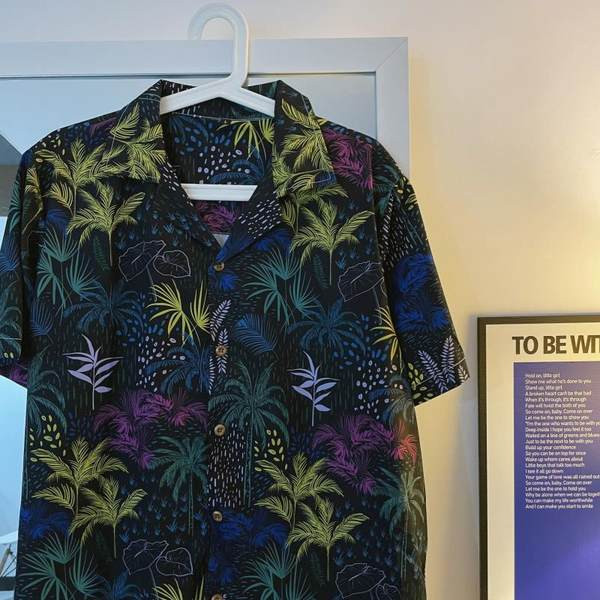 Cămașă pentru bărbați cu model floral și guler clasic