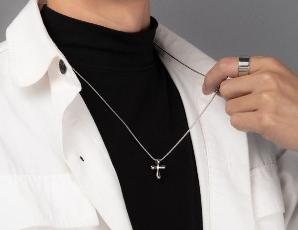 Aktuālā vīriešu ķēde ar krusta piekariņu