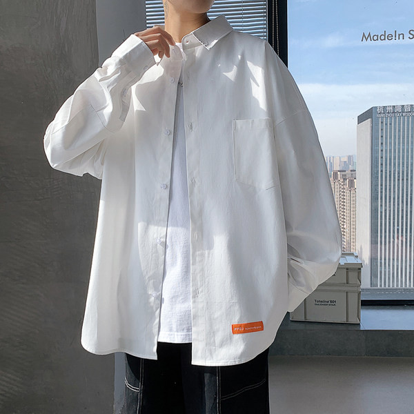 Cămașă bărbătească model larg cu nasturi și mâneci lungi