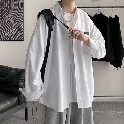 Ανδρικό πουκάμισο φαρδύ μοντέλο με τσέπη και έμβλημα