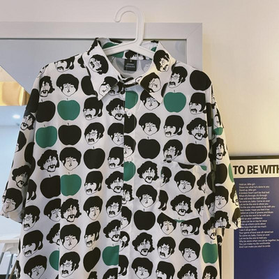 Cămașă bărbătească model retro cu guler clasic și mâneci scurte