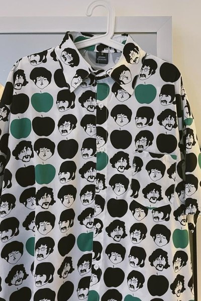 Cămașă bărbătească model retro cu guler clasic și mâneci scurte