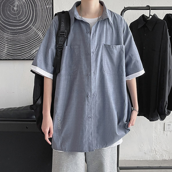 Ανδρικό μονόχρωμο πουκάμισο με κουμπιά και κοντά μανίκια