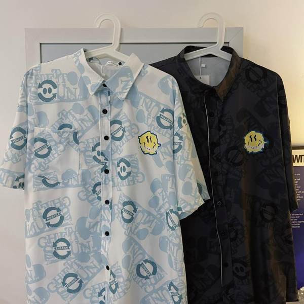 Cămașă pentru bărbați cu guler și model clasic