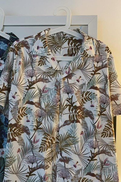 Cămașă pentru bărbați cu model floral și guler clasic