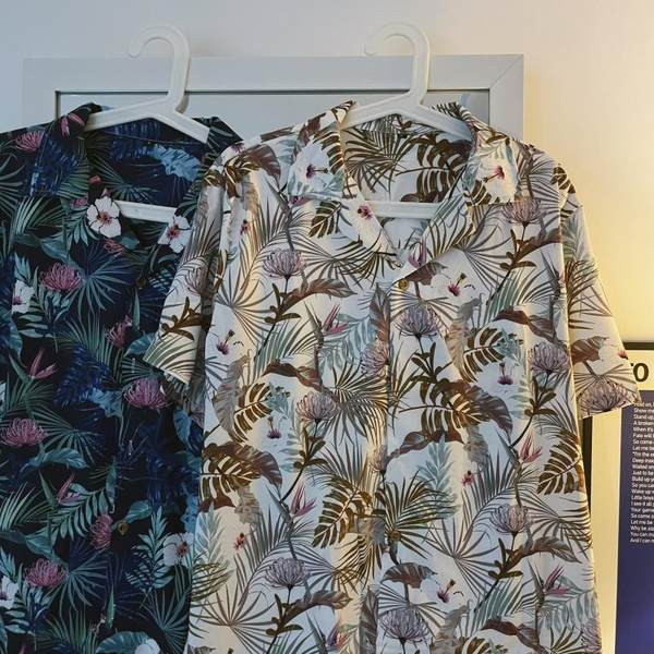 Cămașă pentru bărbați cu model floral și guler clasic