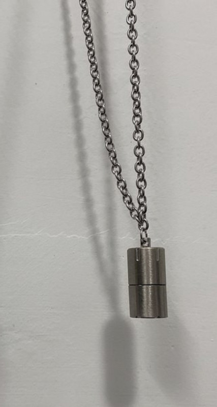 Καθημερινή ανδρική μακρά αλυσίδα με μενταγιόν