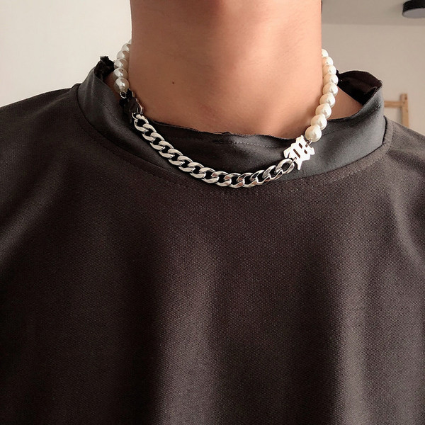 Κομψή ανδρική κοντή αλυσίδα με διακοσμητικ