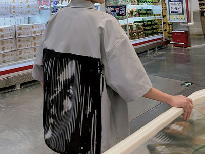 Cămașă largă pentru bărbați cu aplicație în trei culori