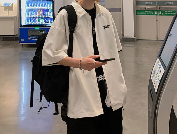 Cămașă largă pentru bărbați cu aplicație în trei culori