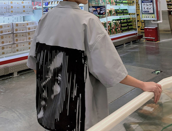 Cămașă largă pentru bărbați cu aplicație în trei culori