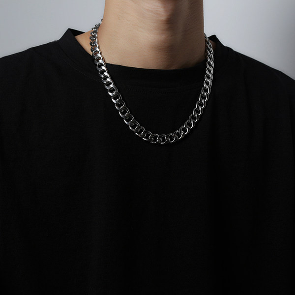 Ανδρικό απλό μοντέλο μικρής αλυσίδας