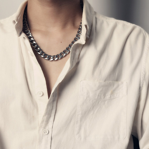Ανδρικό απλό μοντέλο μικρής αλυσίδας