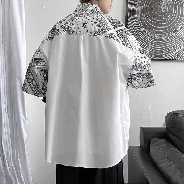 Cămașă modernă pentru bărbați cu model floral și nasturi