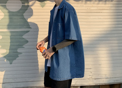 Taskute ja lühikeste varrukatega meeste särk