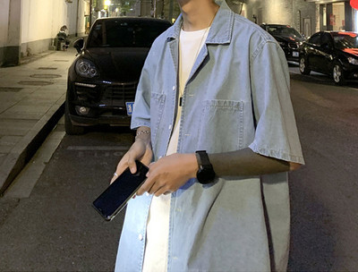 Taskute ja lühikeste varrukatega meeste särk