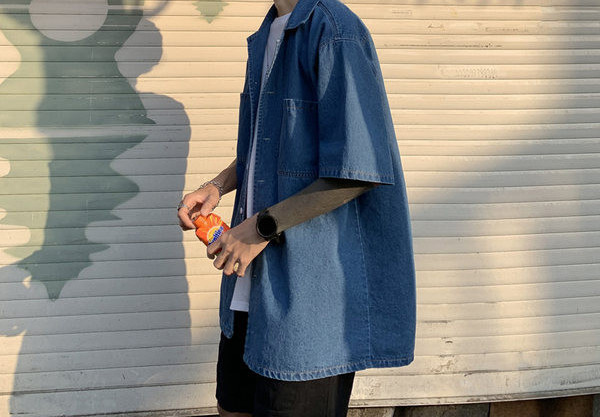 Taskute ja lühikeste varrukatega meeste särk