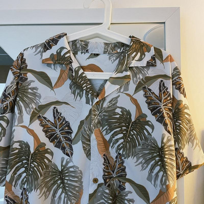 Cămașă pentru bărbați cu model floral și mâneci scurte