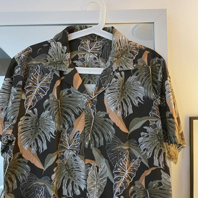 Cămașă pentru bărbați cu model floral și mâneci scurte