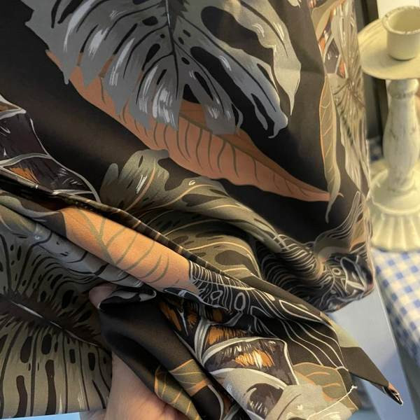 Cămașă pentru bărbați cu model floral și mâneci scurte