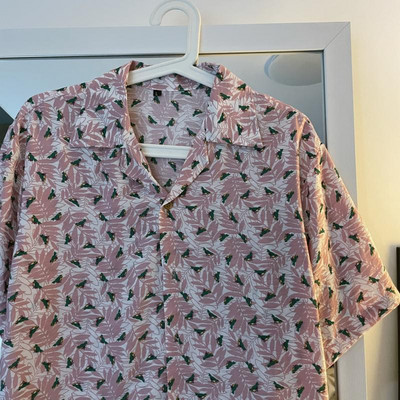 Vīriešu krekls ar ziedu rakstu un klasisku apkakli