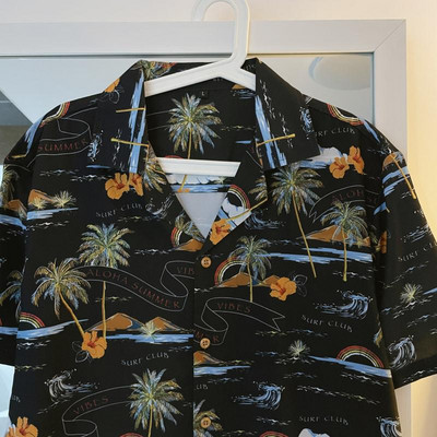 Cămașă pentru bărbați cu model floral și guler clasic