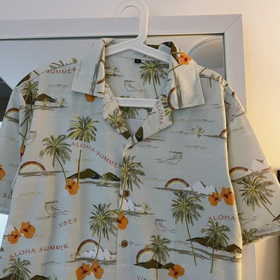 Cămașă pentru bărbați cu model floral și guler clasic