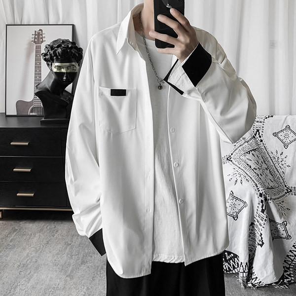 Plata modeļa vīriešu krekls ar emblēmu