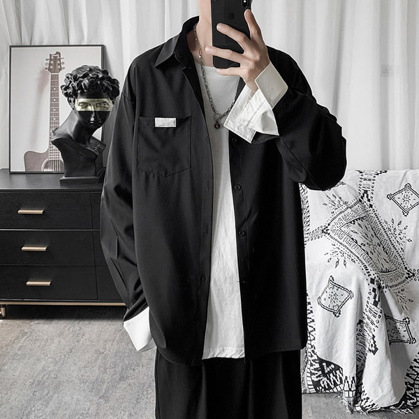 Plata modeļa vīriešu krekls ar emblēmu