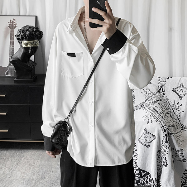 Plata modeļa vīriešu krekls ar emblēmu