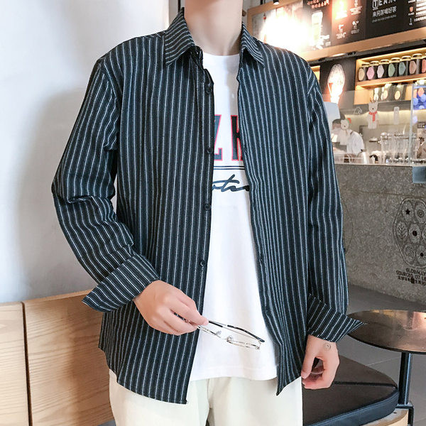 Cămașă bărbătească în dungi cu guler clasic