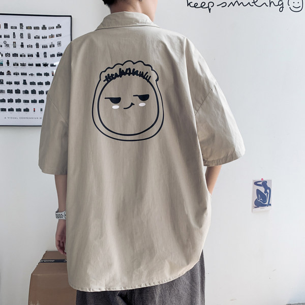 Camasa barbati model uni cu aplicatie si maneci scurte