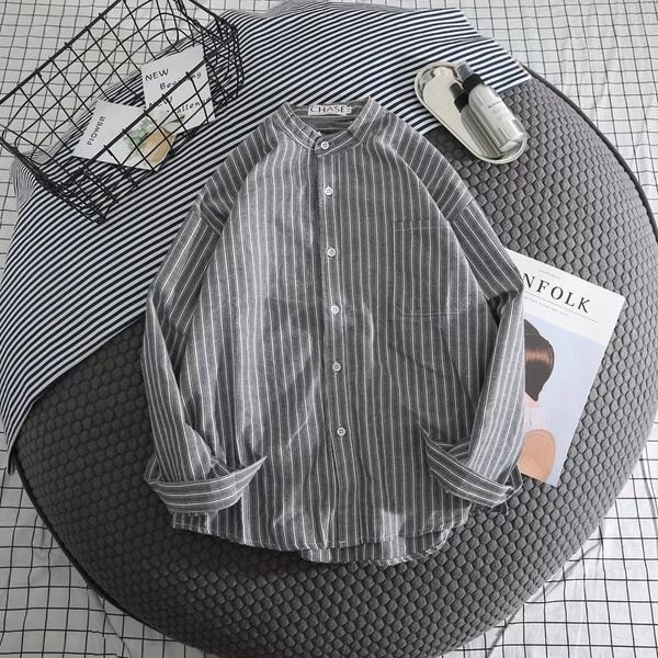 Cămașă bărbătească în dungi, cu mâneci lungi și guler scăzut