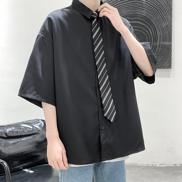 Cămașă pentru bărbați într-o singură culoare, cu guler clasic și mâneci scurte