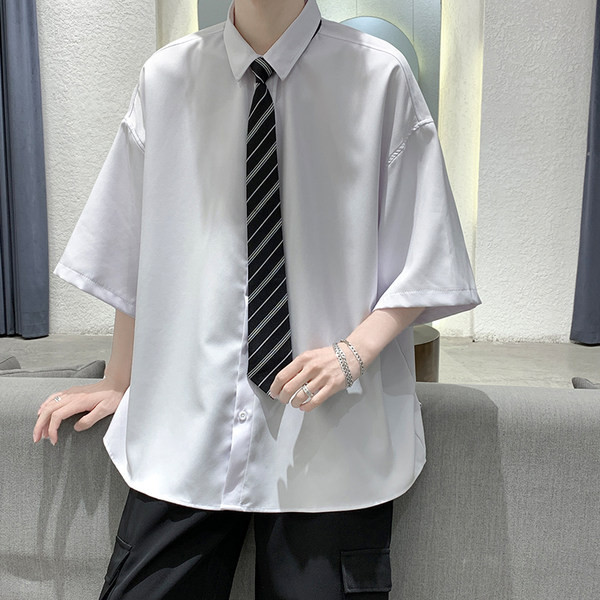 Cămașă pentru bărbați într-o singură culoare, cu guler clasic și mâneci scurte