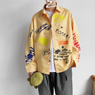 Cămașă casual bărbătească cu aplicații și guler în formă de O