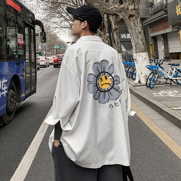 Cămașă largă pentru bărbați lejer, cu aplicație colorată