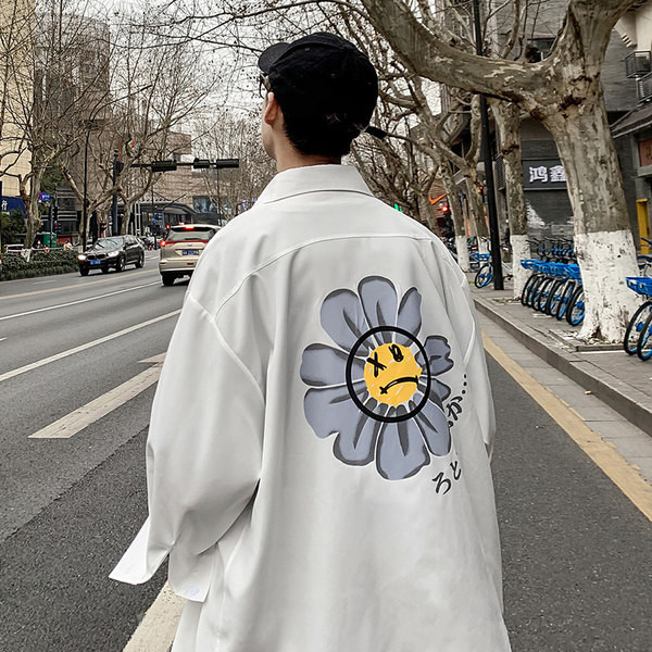 Cămașă largă pentru bărbați lejer, cu aplicație colorată