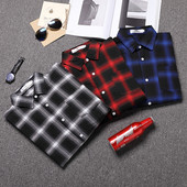 Cămașă bărbătească în carouri cu guler și nasturi clasici