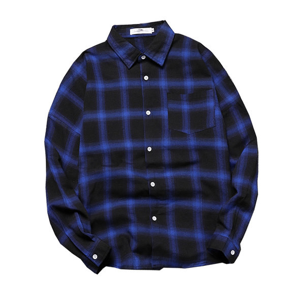 Cămașă bărbătească în carouri cu guler și nasturi clasici