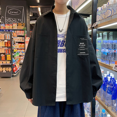 Cămașă bărbătească model larg cu buzunar și inscripții