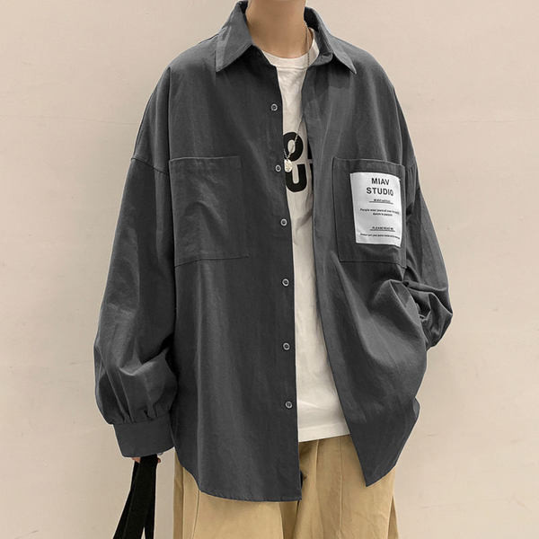 Cămașă bărbătească model larg cu buzunar și inscripții