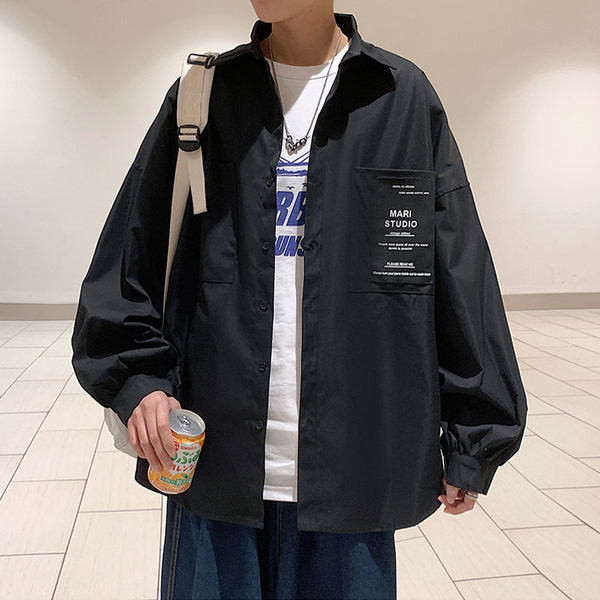 Cămașă bărbătească model larg cu buzunar și inscripții